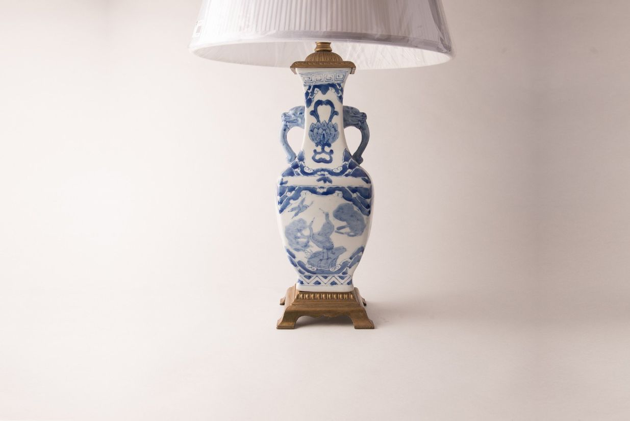https://www.hotel-lamps.com/resources/assets/images/product_images/Asian Porcelain Lamp.jpg